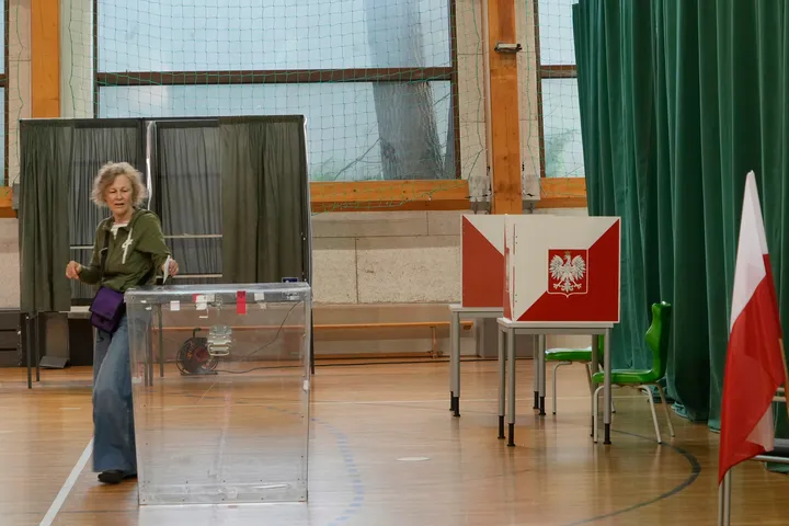 Polls open in Poland's presidential runoff