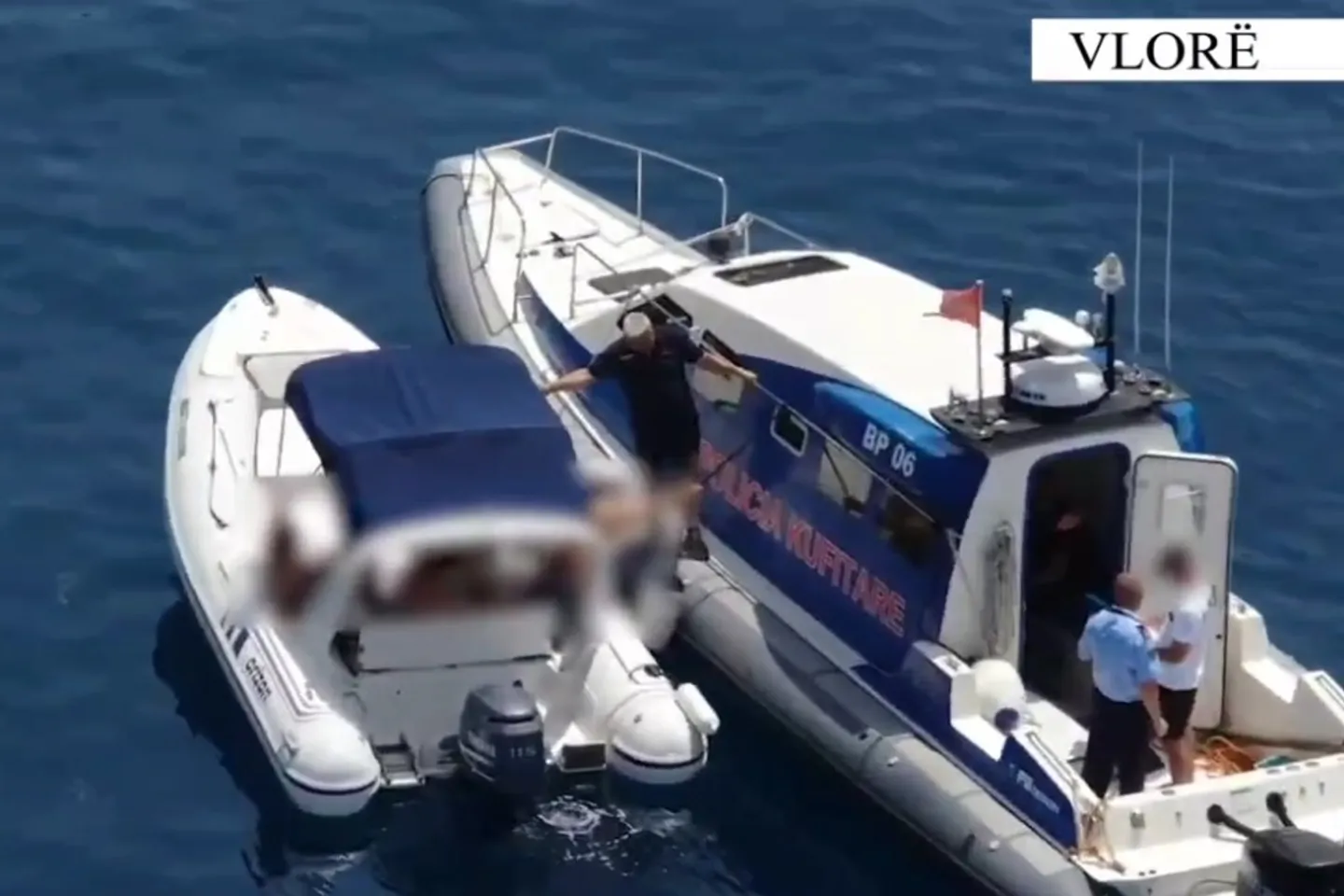 Siguria në plazhe, policia e Shqipërisë bllokon 41 mjete lundruese