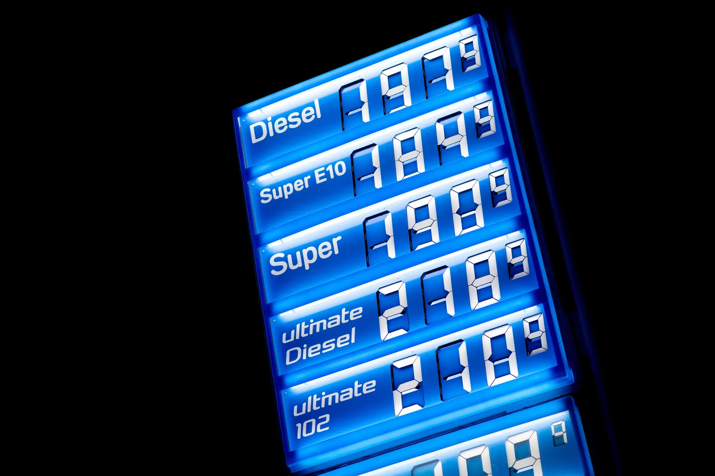 Morgens ist Sprit bis zu 13 Cent teurer als am Abend