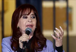 Prisión domiciliaria para expresidenta Cristina Fernández y marchas agitan la política argentina