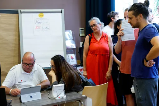 Sokkos állapotban van Ausztria miután egy volt középiskolás diák tíz embert megölt