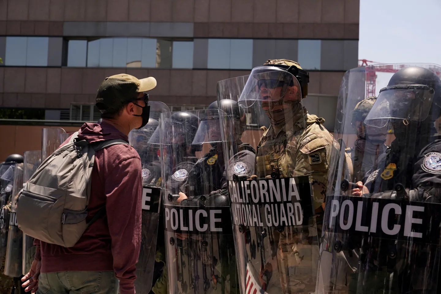 Un pas înapoi în politica de imigrare a SUA: 2.000 de soldați sunt retraşi din Los Angeles
