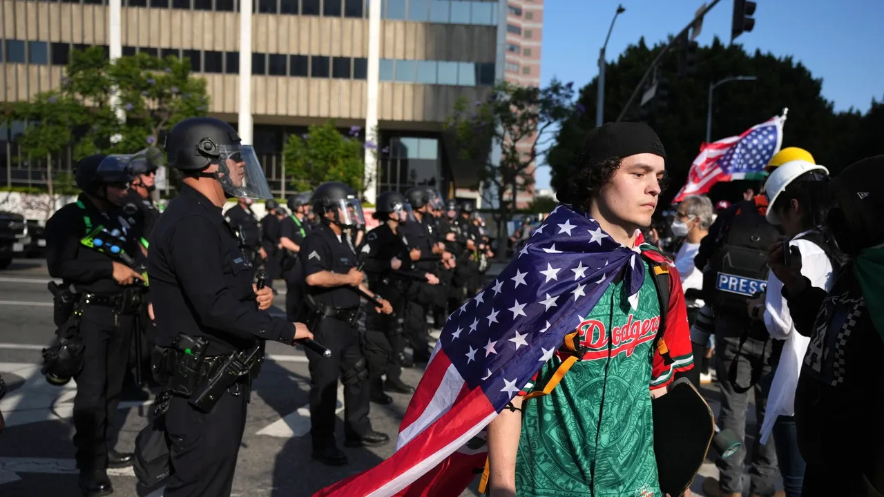 فرماندار کالیفرنیا: ترامپ ۲ هزار نیروی گارد ملی دیگر به لس‌آنجلس اعزام می‌کند
