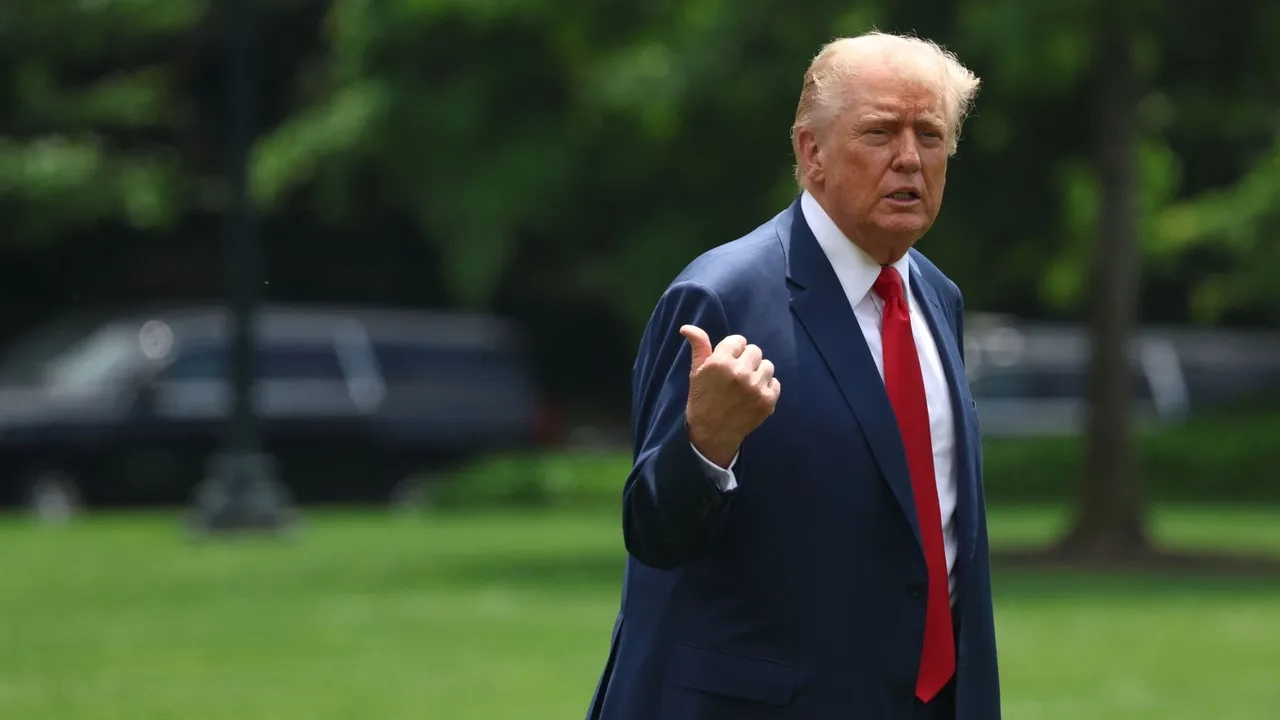 Trump desloca-se a Fort Bragg enquanto é criticado por destacar militares para os protestos de LA