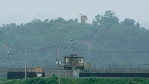 South Korea halts border propaganda broadcasts in bid to ease tensions with North