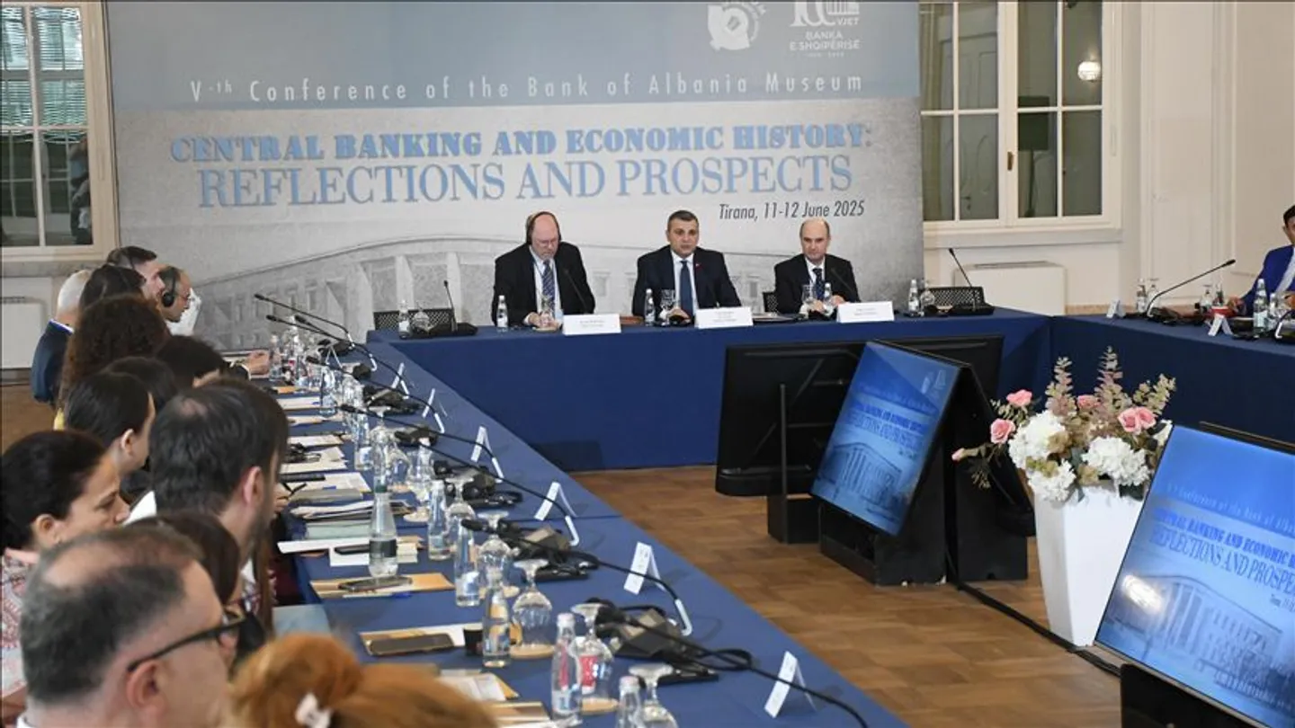 Mbahet  konferenca mbi bankat qendrore dhe historinë ekonomike në Shqipëri