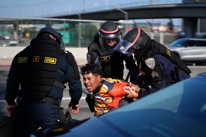 Protests spread to other US cities, mass arrests in LA, curfew defied