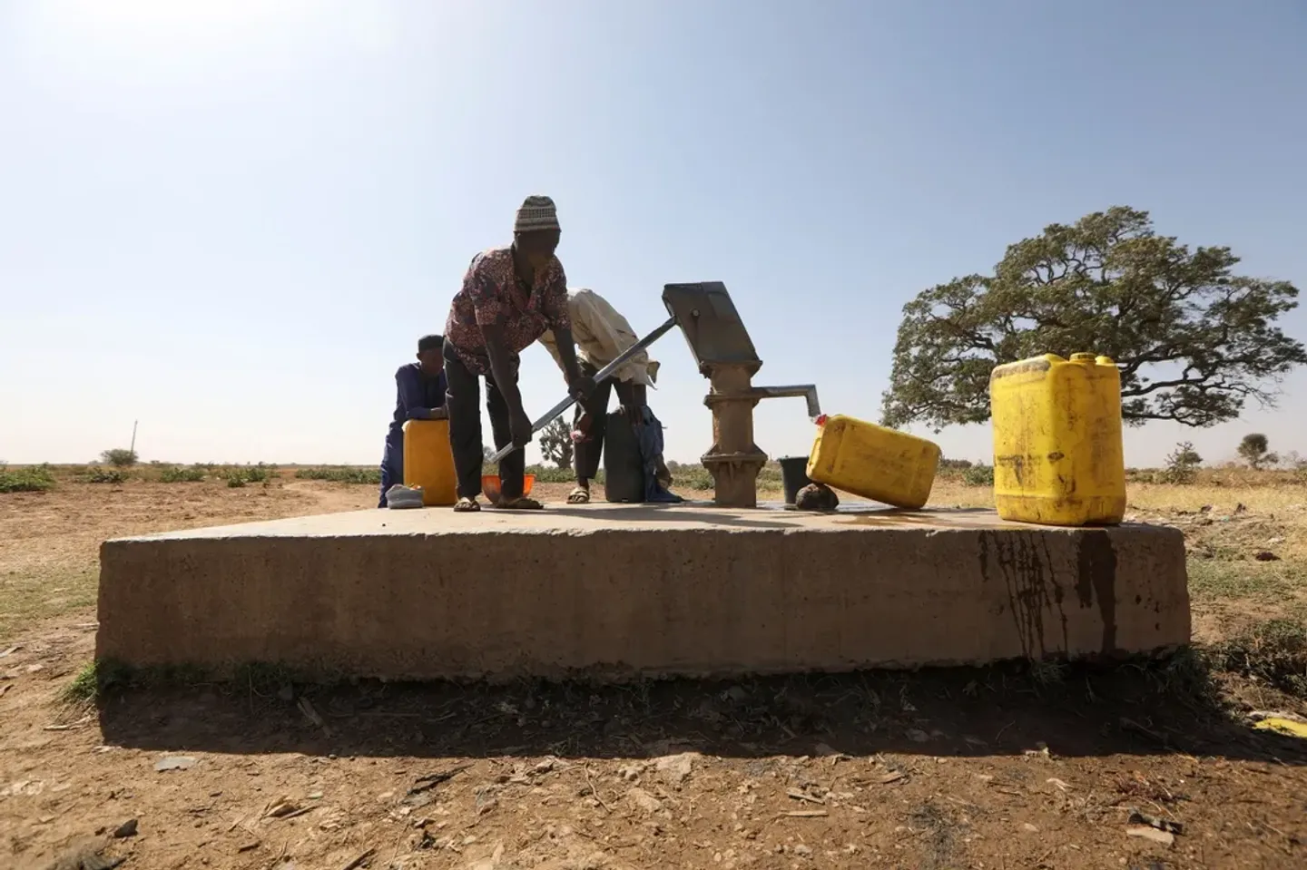 Le Nigeria, pays sujet aux inondations, peine à trouver une solution à la pénurie chronique d'eau