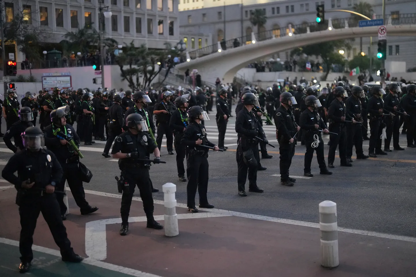 Ausgangssperre und Trump-Newsom-Duell - Die Lage in LA