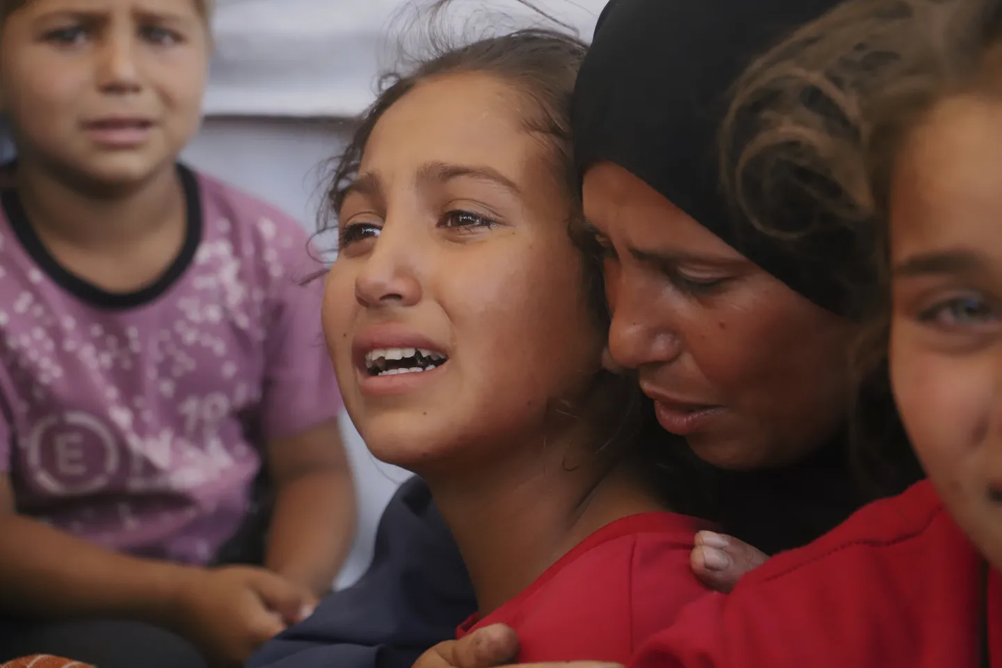 استشهاد أكثر من 80 فلسطينيّاً بينهم 57 من المجوَّعين والمقاومة تكبد الاحتلال خسائر جديدة