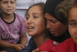 استشهاد أكثر من 80 فلسطينيّاً بينهم 57 من المجوَّعين والمقاومة تكبد الاحتلال خسائر جديدة