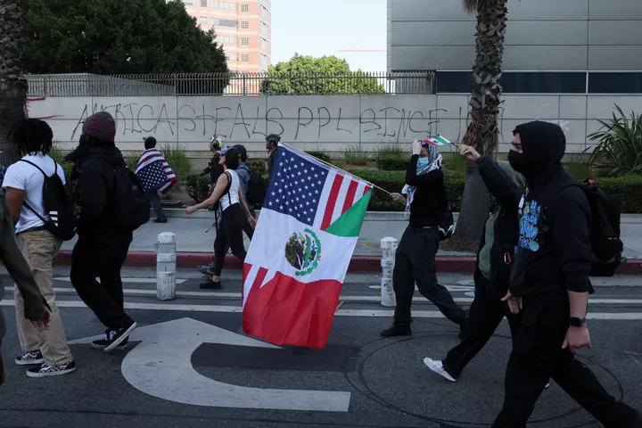 Los Angeles mayor issues curfew for downtown Los Angeles