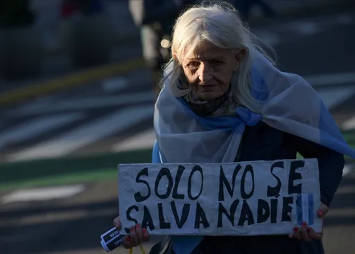 “Somos descarte”: ¿qué hay detrás de la crisis de los jubilados en Argentina?