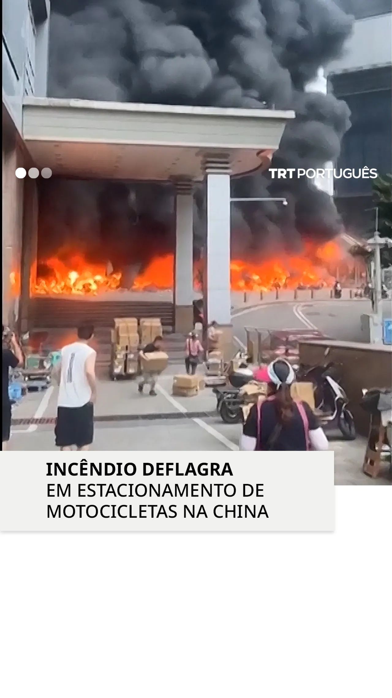 Incêndio deflagra num parque de estacionamento de motociclos em Chongqing na China