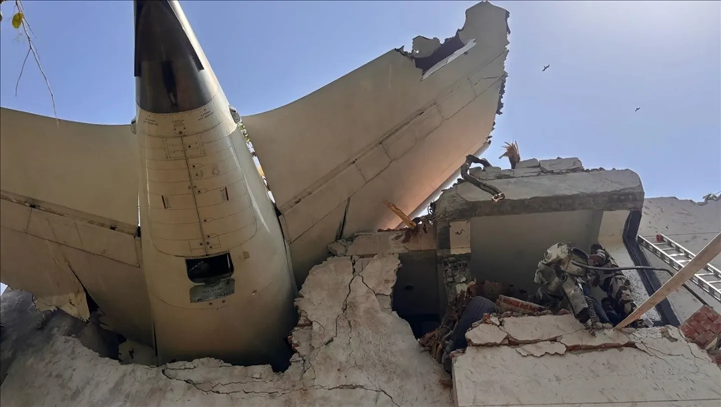 Aksidenti ajror në Indi, dyshohet të kenë humbur jetën të gjithë 242 pasagjerët