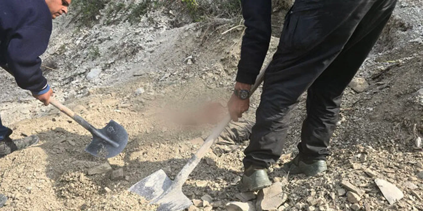 سوريا.. اكتشاف مقبرة جماعية جديدة في ريف حماة تُذكِّر بفظائع النظام البائد