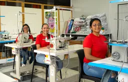 Türkiye y Colombia se unen para ayudar a mujeres a tejer su futuro con la nueva marca textil miTika