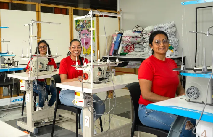 Türkiye y Colombia se unen para ayudar a mujeres a tejer su futuro con la nueva marca textil miTika