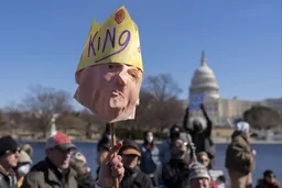 Протесты против Трампа достигли столицы