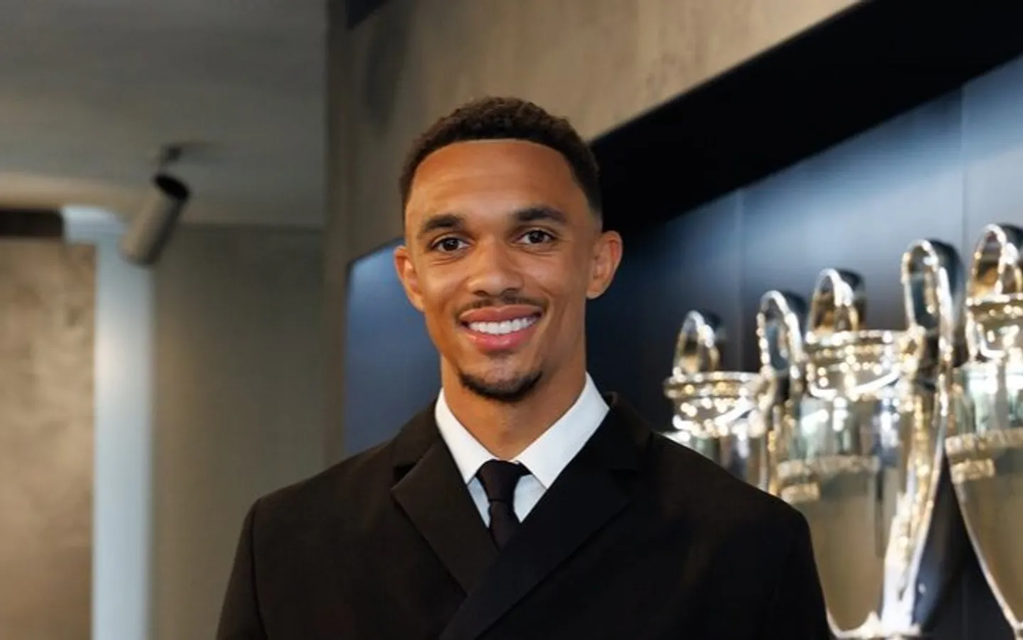 Alexander-Arnold faces 'big responsibility' after Real Madrid move