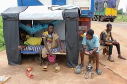 Trade collapse on Niger-Benin border bites harder
