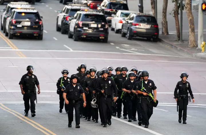 Violence ebbs but Los Angeles is in no mood to halt pro-immigrant protests