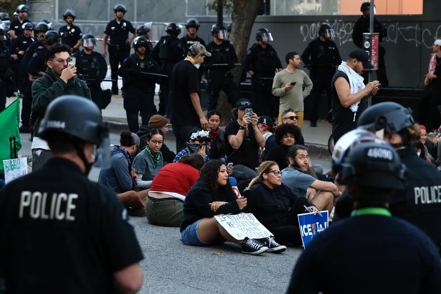 Zumeist friedliche Proteste in LA - und noch mehr Soldaten