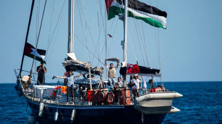 Israel coloca dois ativistas do barco 'Madleen' que ia para Gaza em confinamento solitário