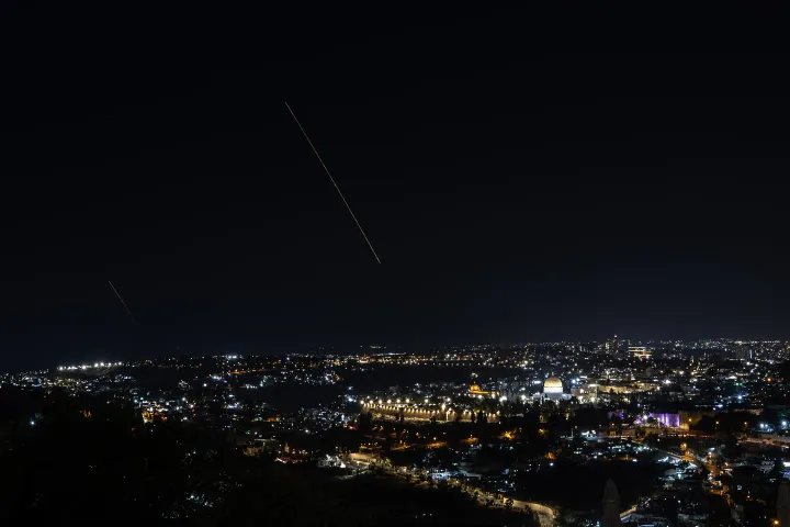 Irán contraataca a Israel con un bombardeo masivo de misiles