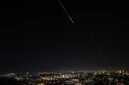 Iranske rakete pogodile sedam lokacija u Izraelu, povrijeđeno sedam osoba