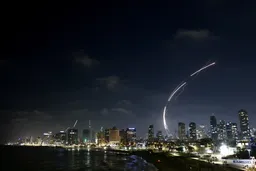 Axios: SAD pomaže Izraelu u presretanju iranskih raketa