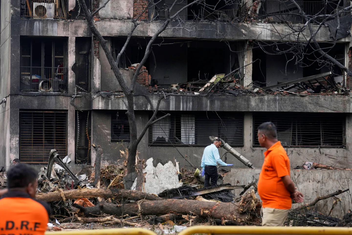 Volunteer rescuers describe horror at India plane crash site