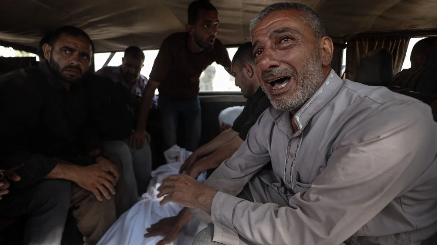 "مصايد الموت".. الاحتلال يواصل مجازره في غزة مستهدفاً خيام النازحين ومدنيين ينتظرون المساعدات