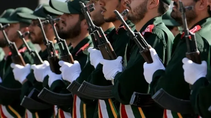 لم يحدد موقعها.. الحرس الثوري يعلن استهداف "قاعدة تستخدمها أمريكا في شن هجمات" على إيران