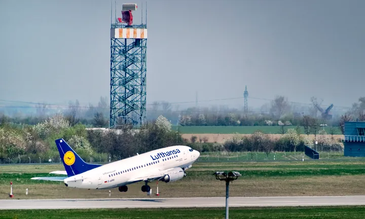 Lufthansa flight returns to Frankfurt after bomb threat