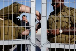 Gaza: témoignages glaçants de civils et médecins torturés en détention par Israël