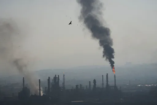 Iran: chiuse raffinerie Bazan dopo attacco Teheran con tre vittime ad Haifa