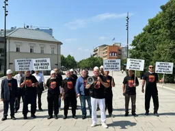 Disa qytetarë kundërshtojnë me protestë bllokadën e Kuvendit të Kosovës