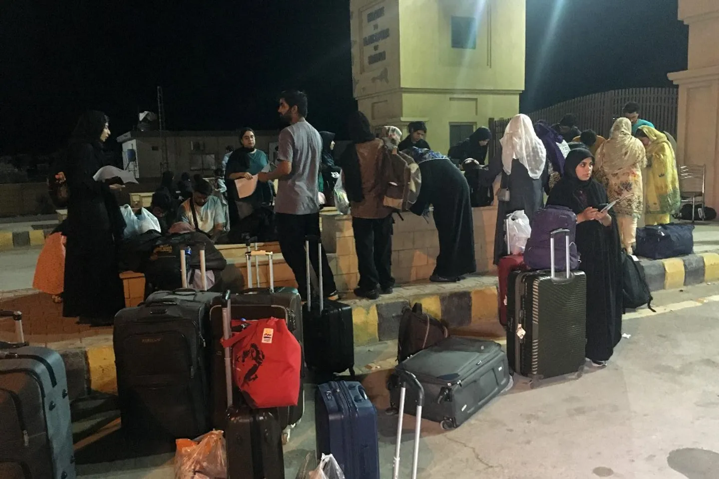 Hundreds of foreigners flee Iran to Azerbaijan, Armenia after Israeli attacks