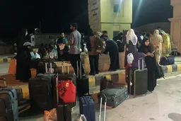 Hundreds of foreigners flee Iran to Azerbaijan, Armenia after Israeli attacks