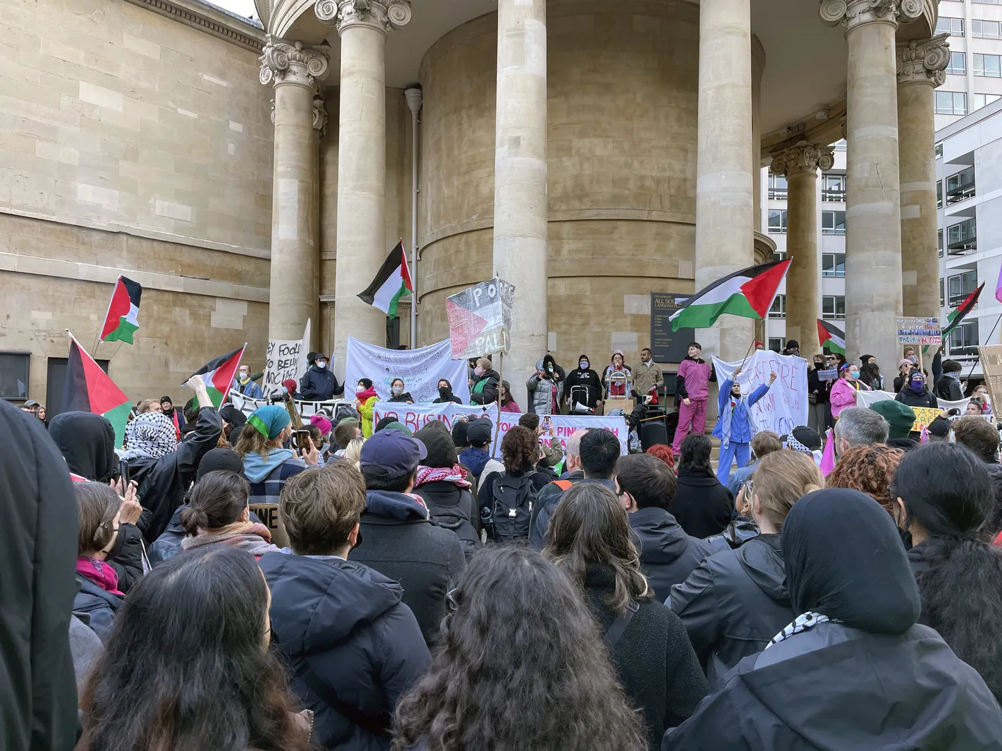 Plus de 100 employés accusent la BBC de “racisme anti-palestinien”