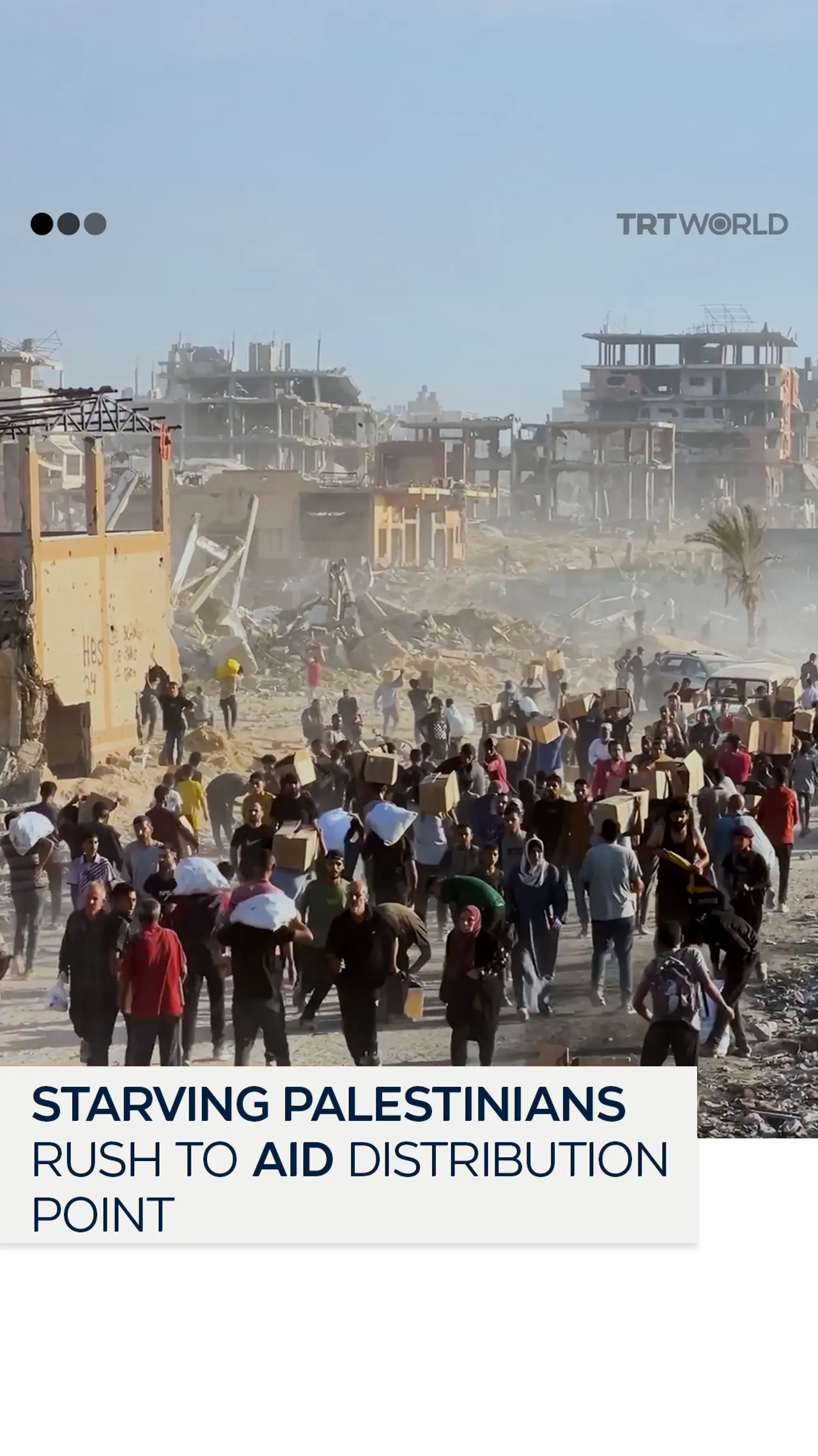 Starving palestinians rush to aid distribution point