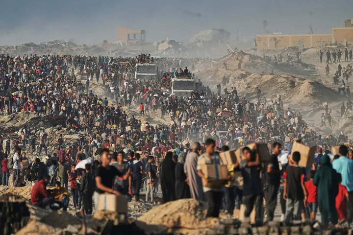 Izraeli sulmon civilët që prisnin ndihmat në Gaza, raportohen dhjetëra të vdekur dhe të plagosur