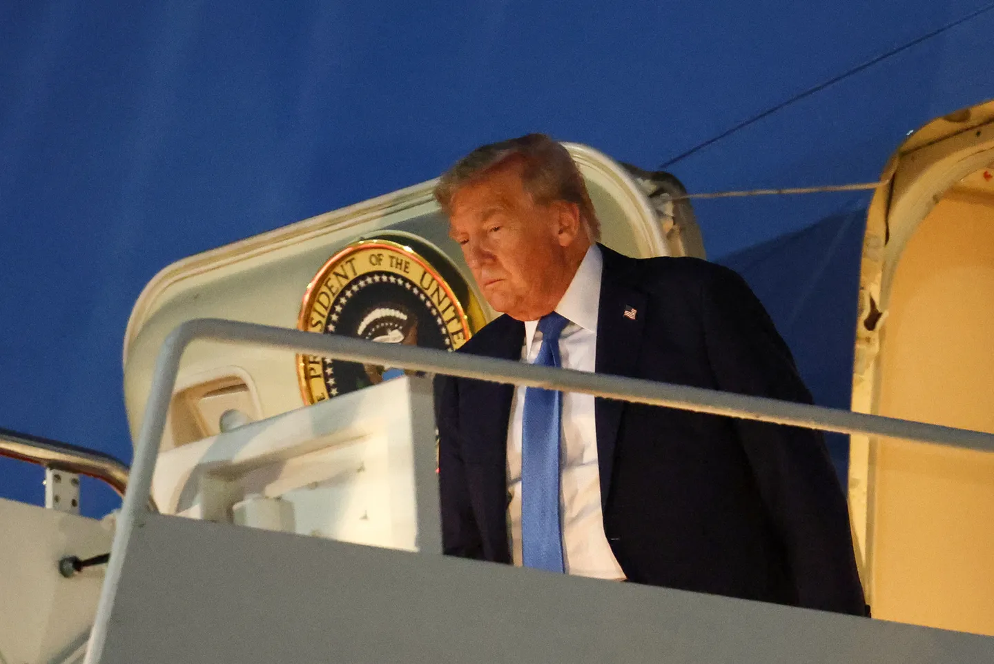 Trump betwist eigen inlichtingen van Amerika over Iran, beweert dat Teheran 'zeer dichtbij' kernwapens was