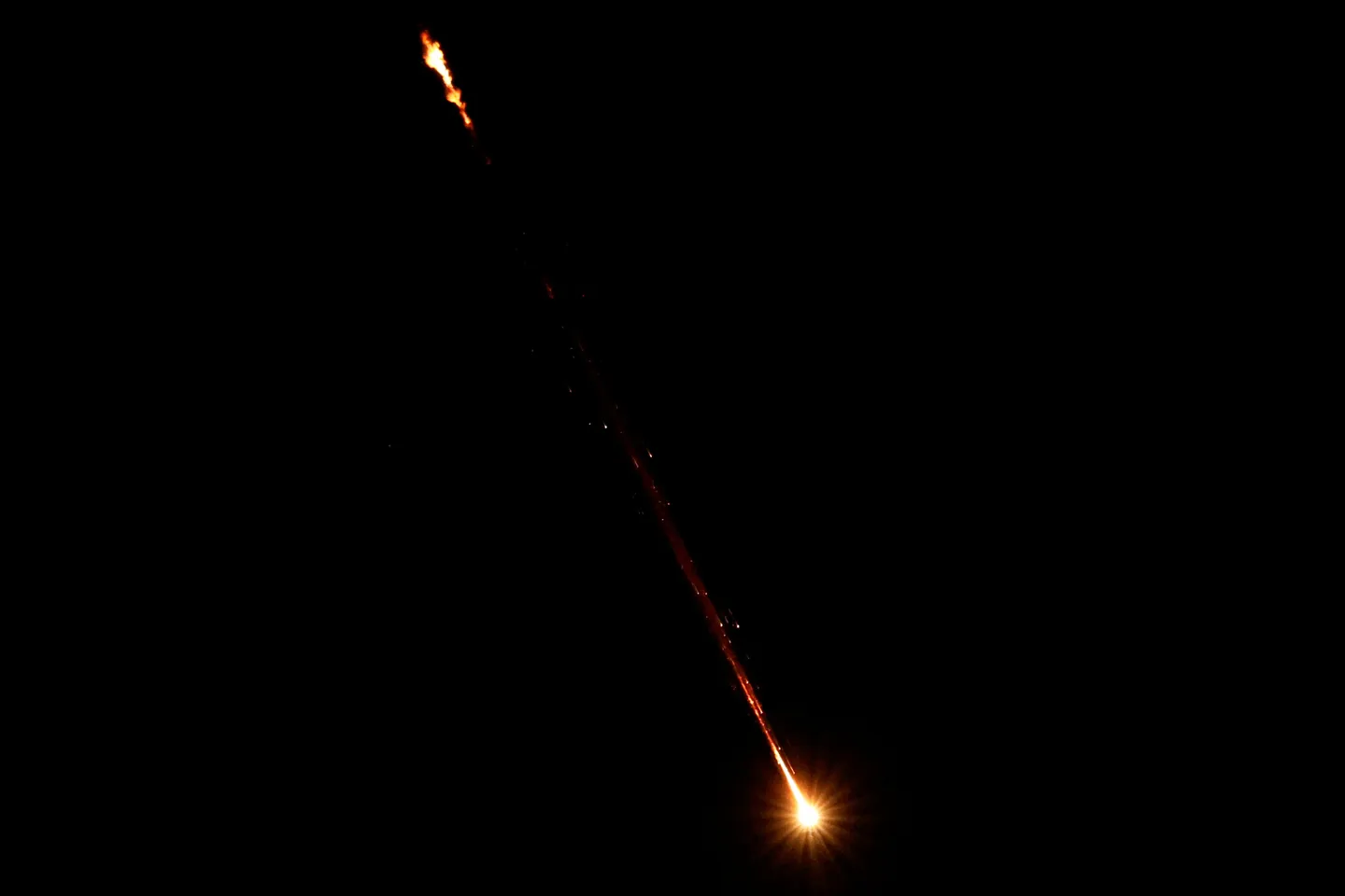 Iranian missiles damage building, cause fires in Israel