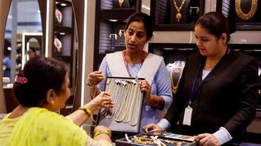 Алтындын баасынын кескин өсүшү Индиянын PNG Jewellers компаниясын жаңы бренд ачууга түртүүдө