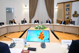Kryeparlamentari RMV-së takohet me ministrat e Jashtëm dhe të Energjetikës të Azerbajxhanit