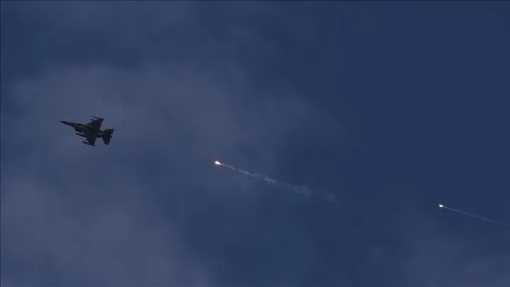 Iran claims shooting down US jet, announces bounty to capture pilot