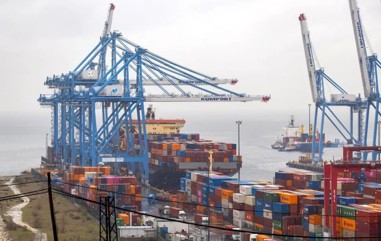 وزیر بازرگانی ترکیه از رشد صادرات کالا و خدمات در سال ۲۰۲۵ خبر داد