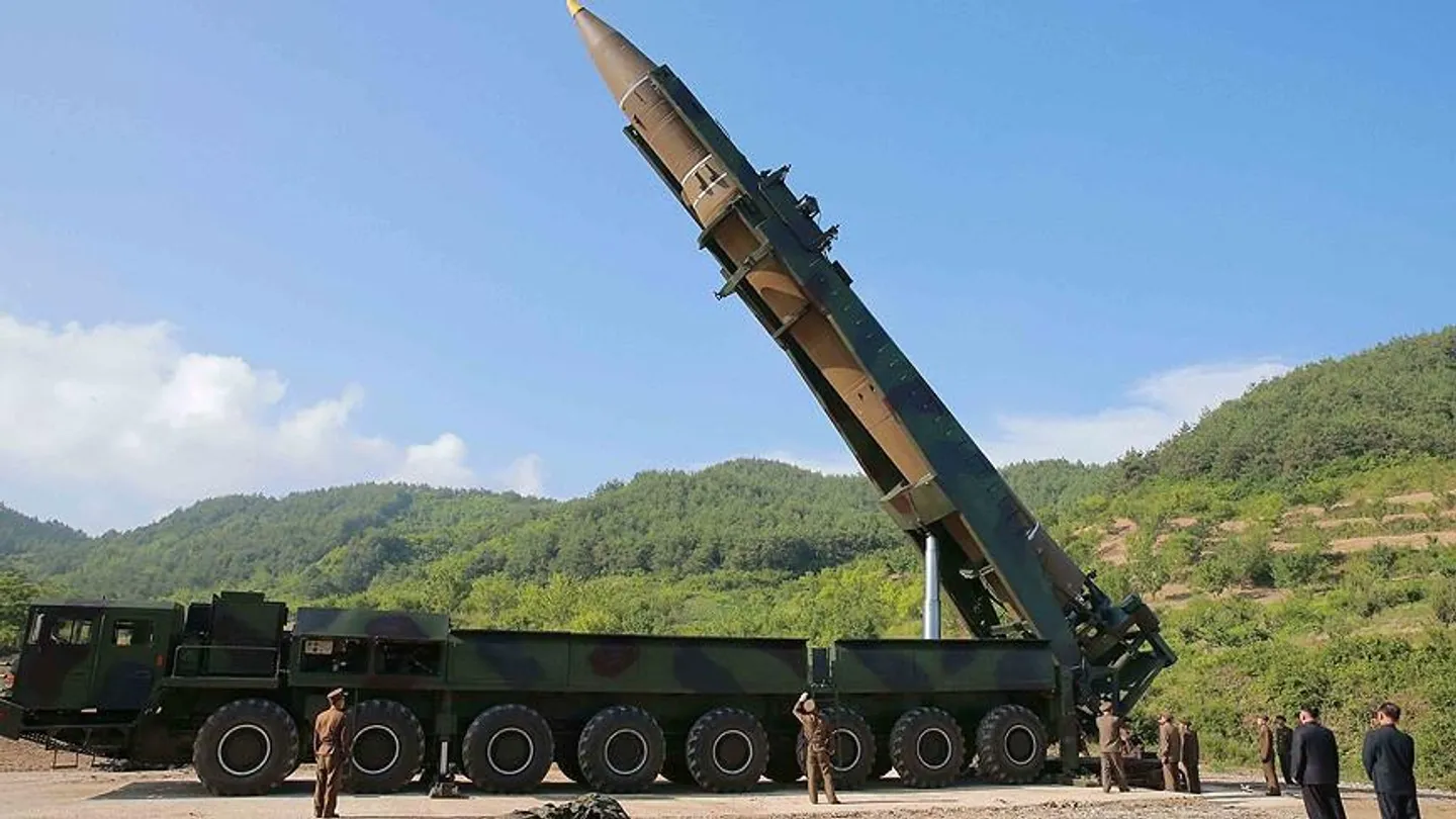 Sjeverna Koreja lansirala 10 raketa iz blizine Pjongjanga
